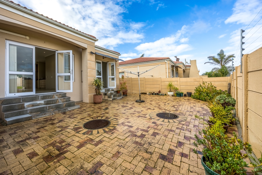 1 Bedroom Property for Sale in Sonstraal Heights Western Cape